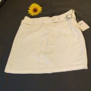 Free People. Stylish Cream Skirt with Belt